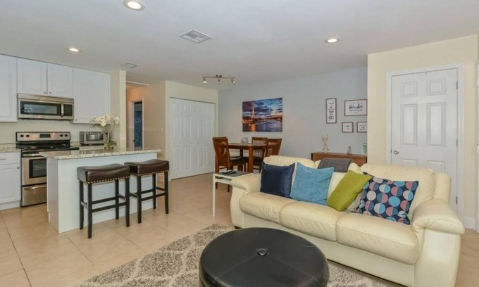 South Sarasota Casa | Lovely Cottage near the Beach and Downtown Sarasota