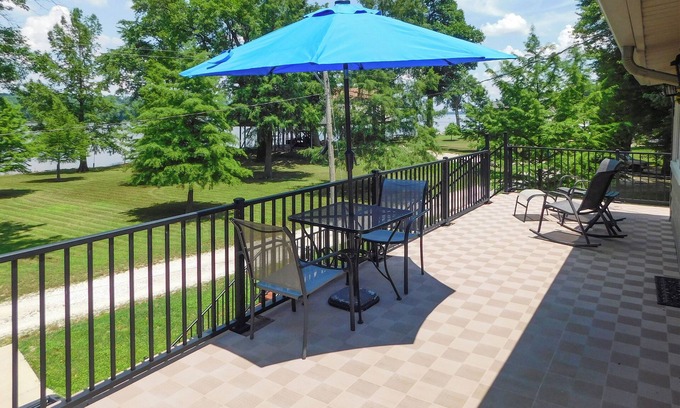 St. Charles Apartamento | Lovely Couples Escape on Mississippi River!