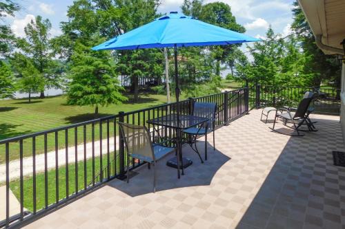 St. Charles Apartamento | Lovely Couples Escape on Mississippi River!
