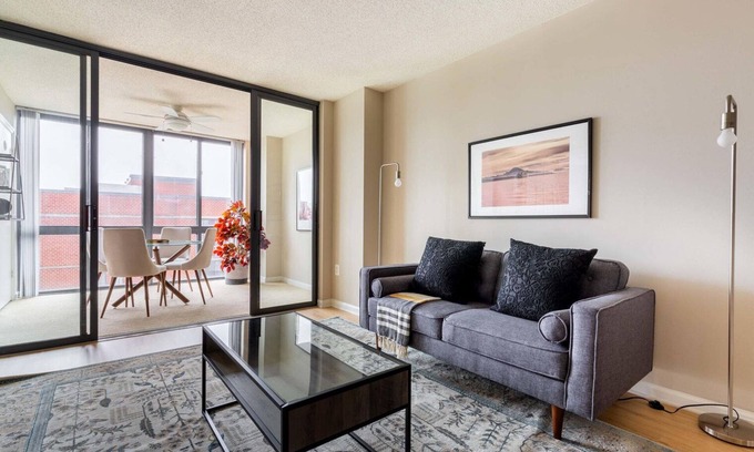 Radnor - Fort Myer Heights Apartamento | Lovely Court House 1BR w/ Elevator, Gym & W/D, nr Plaza, by Blueground