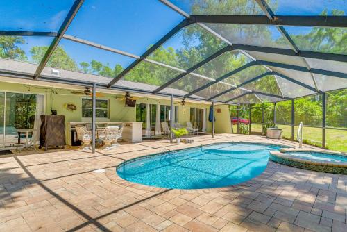 Crystal River Casa | Lovely Crystal River Home with Lanai and Pool!