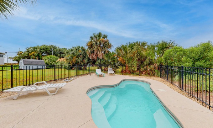 Edisto Island Casa | Lovely, Dog-Friendly House Close to Beach w/Free WiFi, Central AC, Private Pool