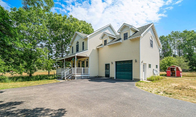 Frankfort Casa | Lovely, dog-friendly home surrounded by farmland - walk to the lake & town