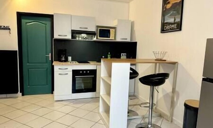 Loriol-sur-Drome Apartamento | Lovely downtown studio