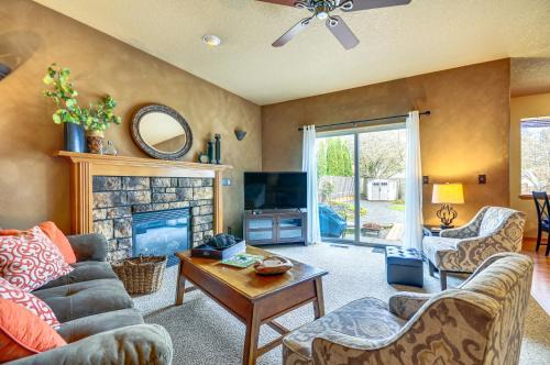 Dundee Casa | Lovely Dundee Home with Private Yard and Fire Pit!