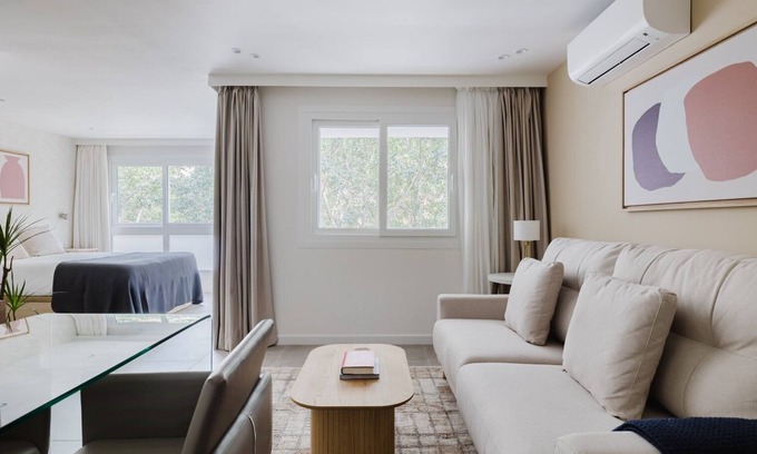 Teatinos Apartamento | Lovely El Consul - El Romeral Studio, near Food, by Blueground