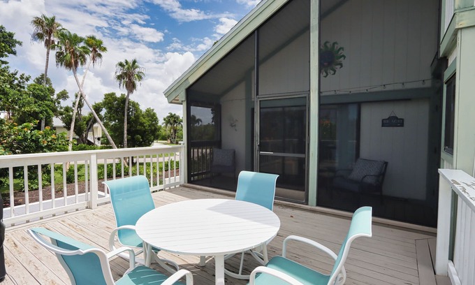 The Dunes Casa | Lovely Elevated Duplex with Spacious Open-Concept Living Area - Oasis Inn at the Dunes