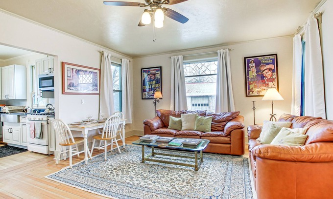 Elkhart Lake Apartamento | Lovely Elkhart Lake Apartment - Walk to Town!