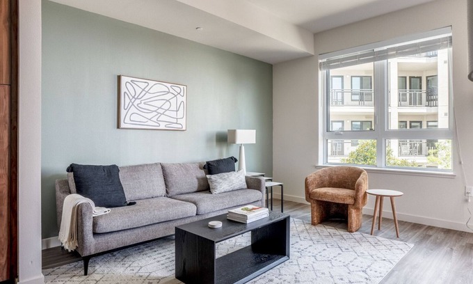 Emeryville Apartamento | Lovely Emeryville 1BR w/ Rooftop & Yoga Studio, nr Mall, by Blueground
