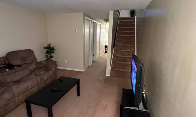 Ligonier Apartamento | Lovely family and pet friendly townhouse with washer and dryer, walking distance to downtown