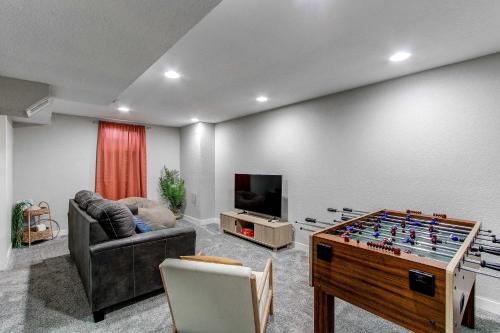 Northglenn Casa | Lovely family home in Northglenn with fenced yard and bonus room