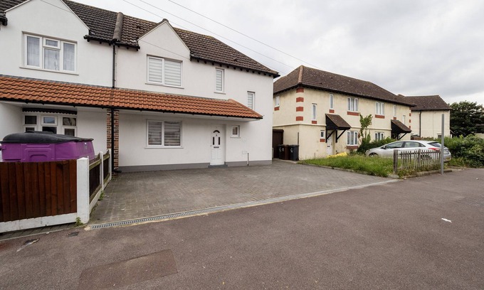 River Casa | Lovely Family House in Dagenham 8min to the station