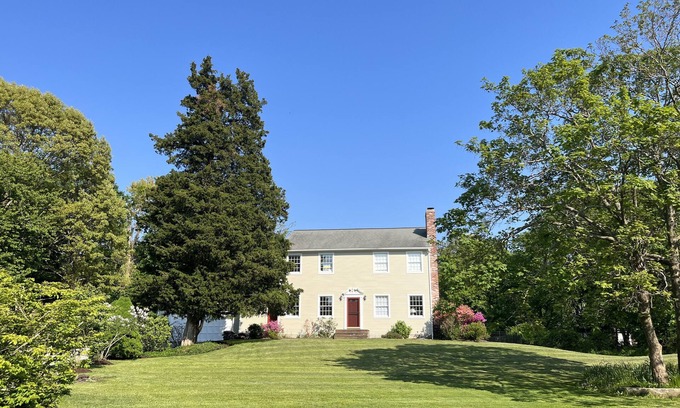 Jamestown Casa | Lovely Family House with Gardens and Fenced Yard