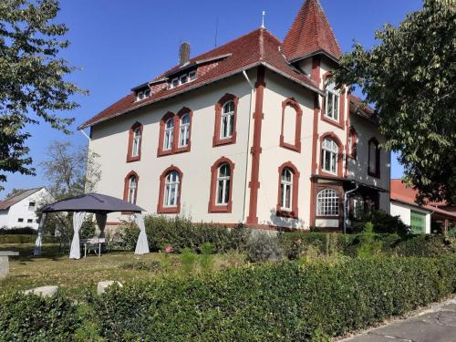Friedrichsfeld Casa | Lovely Farmhouse in Friedrichsfeld with Garden