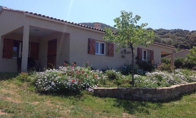 Cargese Apartamento | En terreno priva bonito apartamento muy funcional, con vistas al mar ya la montaña