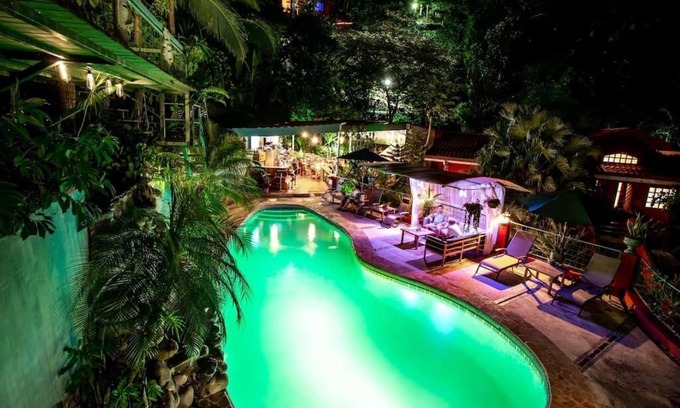 El Cerro Apartamento | Lovely Garden, 1 bedroom, with POOL & AC - Rogers Hospitality - Quepos/MA
