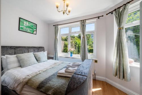 Hillside Apartamento | Lovely garden apartment in Wimbledon Town Centre with private parking by Wimbledon Holiday Lets