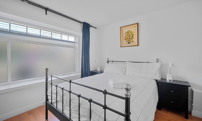 Fraserview Casa | Lovely ground floor suite in Central Vancouver