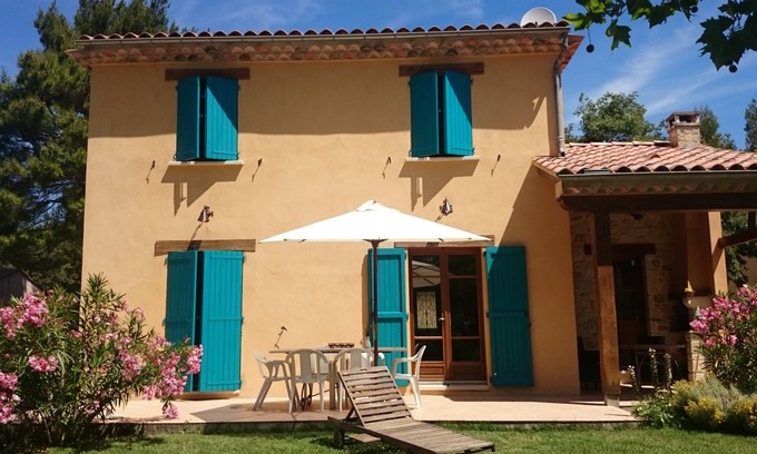 La Bastide-des-Jourdans Villa | Encantadora casa con piscina climatizada en un entorno encantador en el Luberon