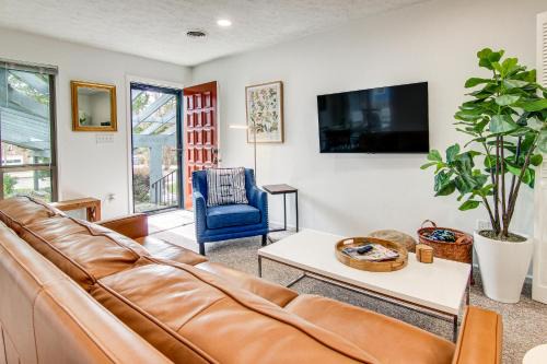 Druid Hills Apartamento | Lovely Hendersonville Apt with Deck 1 Mi to Main St