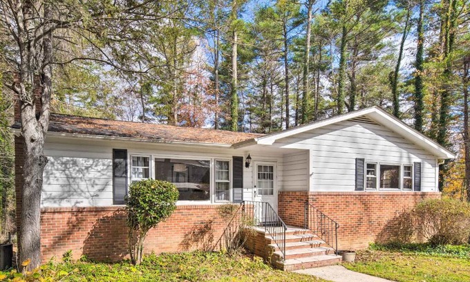 Hendersonville Casa | Lovely Hendersonville Home, Near Parks!