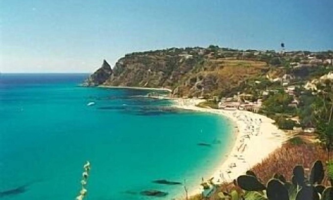 Joppolo Apartamento | Apartamento ladera encantadora con magníficas vistas al mar y excelentes instalaciones.