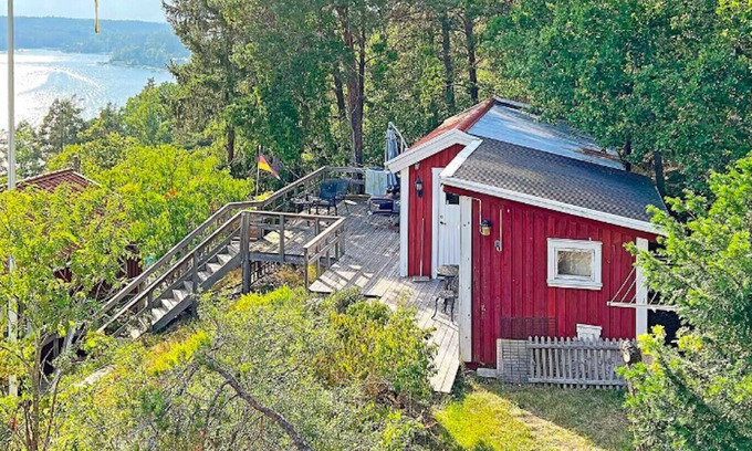 Tyreso O Chalet De Esquí | Lovely hillside cottage with sea views near Stockholm med internet