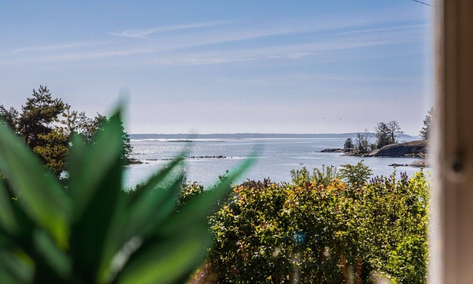 Oskarshamn Casa | Lovely holiday home with a sea view| SE05036