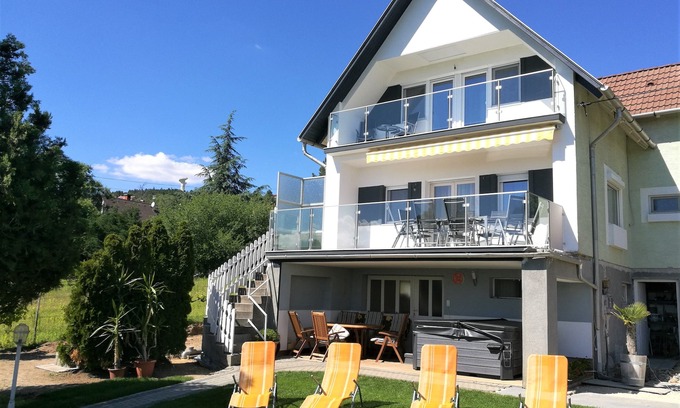 Velence Casa | Lovely holiday home with private pool and premium hot tub