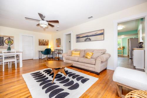 Georgian Acres Casa | Lovely Home Away From Home - Entire House!