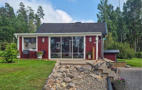 Bettna Casa | Lovely Home In Bettna With Kitchen