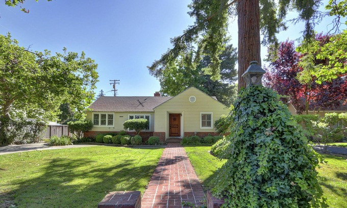 Clarksburg Casa | Lovely Home in Clarksburg*Sleeps 6*Walk to Winery