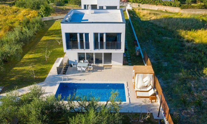 Rudine Casa | Preciosa casa en Kastel Novi