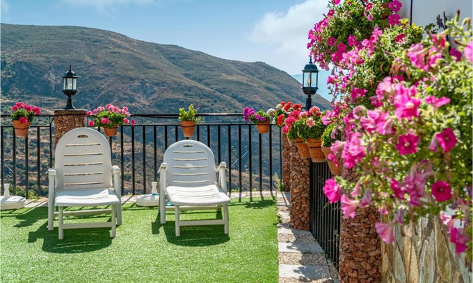 Mecina Bombaron Casa | Lovely Home In Mecina Bombarón
