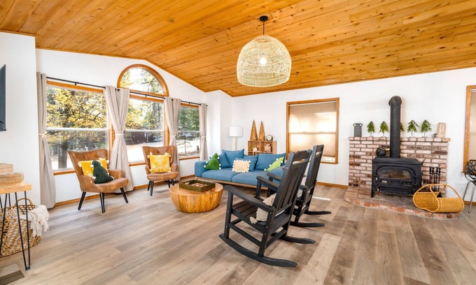 Placerville Casa | Lovely Home in Pollock Pines with Hot Tub