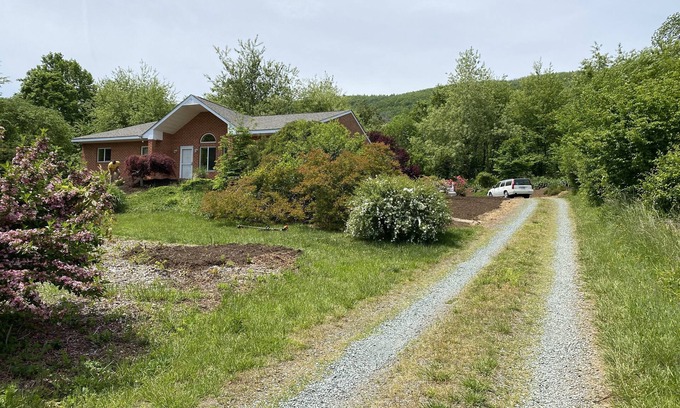 Afton Casa | Lovely home in quaint rolling hills near Afton wineries