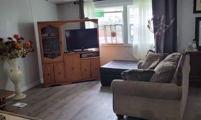 Longmont Casa | Lovely home located close to breweries, parks and greenbelt