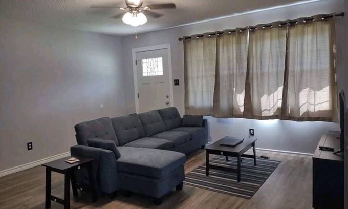 New Llano Casa | Lovely Home/Minutes from Fort Polk/Wifi/Pet Friendly