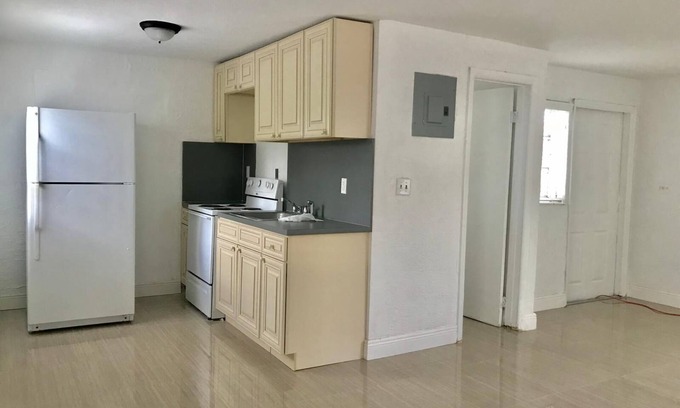 Middle River Terrace Cabaña | Lovely home near Wilton Manors, Las Olas & Beach