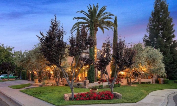 Raisin Casa | Lovely home w/ pool, spa, outdoor grill and more!