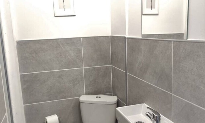 Chatham Casa | Lovely house in Medway - Free parking, sleeps up to 8