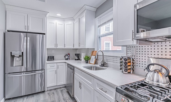 Plainfield Casa | Lovely House (Sleeps 16)