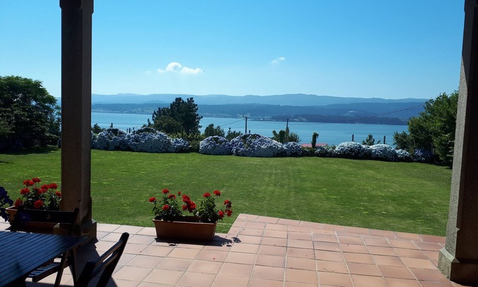 Rianxo Cabaña | Encantadora casa, vistas al mar en Rianxo, wifi gratis, barbacoa,chimenea,jardín
