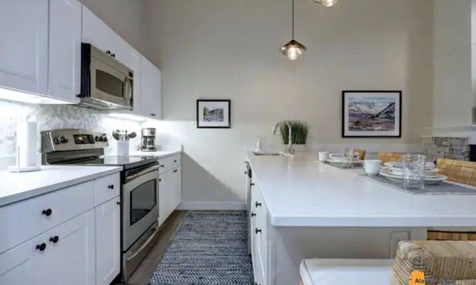 Midtown Anchorage Apartamento | Lovely in every way, your new Anchorage retreat