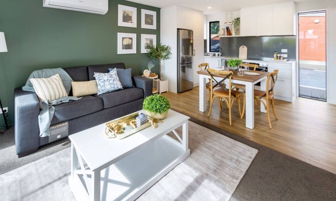 Linwood Casa | Lovely in Linwood: 2BR Beauty with free Carpark