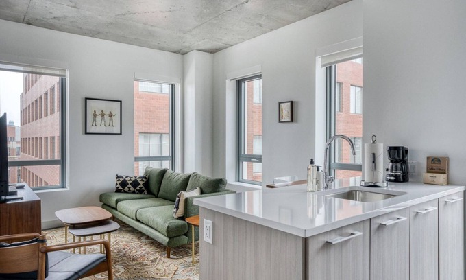 MIT Apartamento | Lovely Kendall Square 2BR w/ Gym, near Shops & Dining, by Blueground