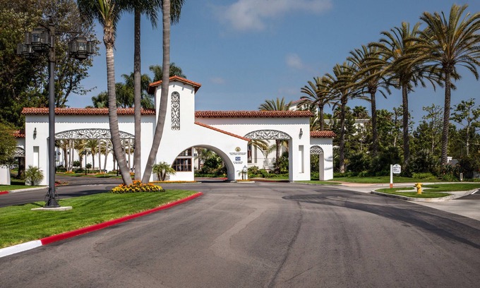 Carlsbad Condominio | Lovely La Costa condo -walk to Spa & Golf course, close to beach & Legoland