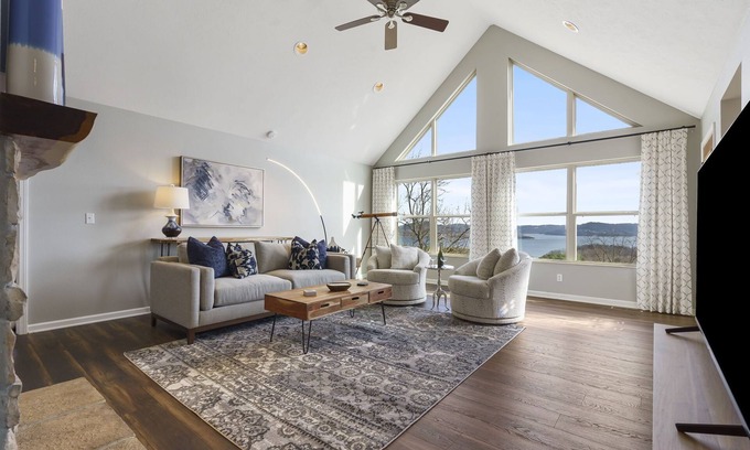Blue Eye Casa | Lovely Lake Home with Stunning Views-Your perfect Table Rock Lake Getaway Awaits