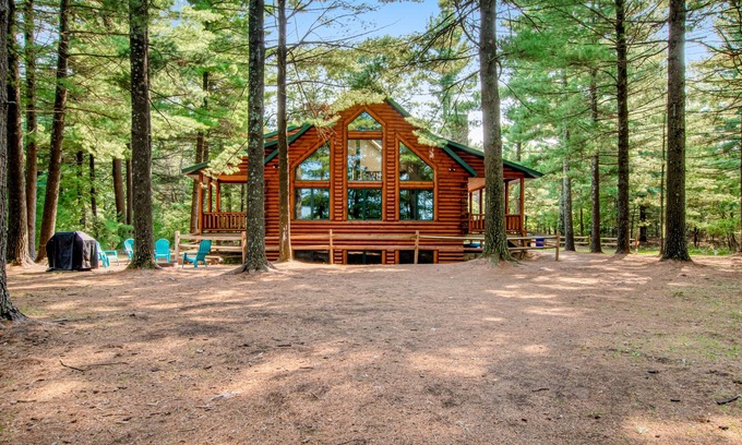 Friendship Casa | Lovely lakefront home with fireplace, game room, kayaks, & washer/dryer-dogs ok