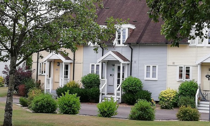 South Cerney Casa | Lovely Lakeside lodge for families and friends